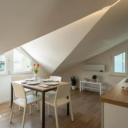 Apartment Pra-tu - Mansarda Moderna 2 - P R A T U R E C C I Group