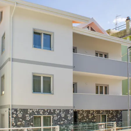 Daire Pra-tu - Mansarda Moderna 2 - P R A T U R E C C I Group Riccione