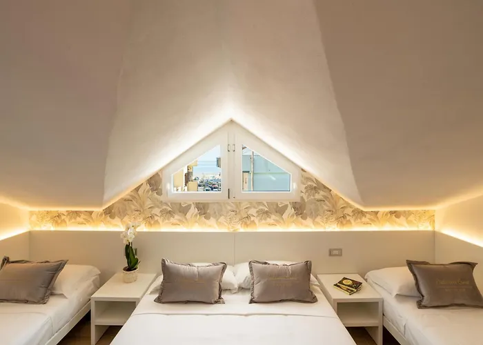 Pra-tu - Mansarda Moderna 2 - P R A T U R E C C I Group *