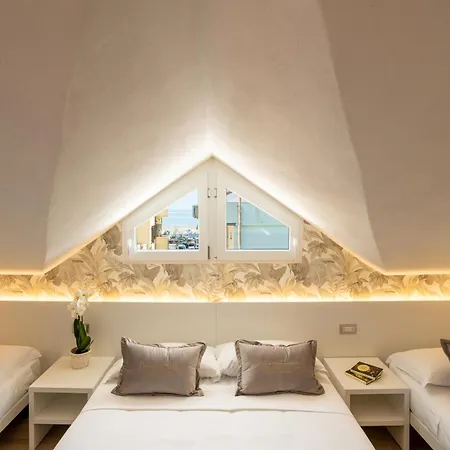 La Tua Mansardina A 100 Metri Dal Mare, 2 Da Letto - P R A T U R E C C I Group *